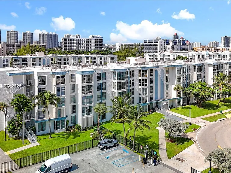 17560 Atlantic Blvd #501 — Photo 4