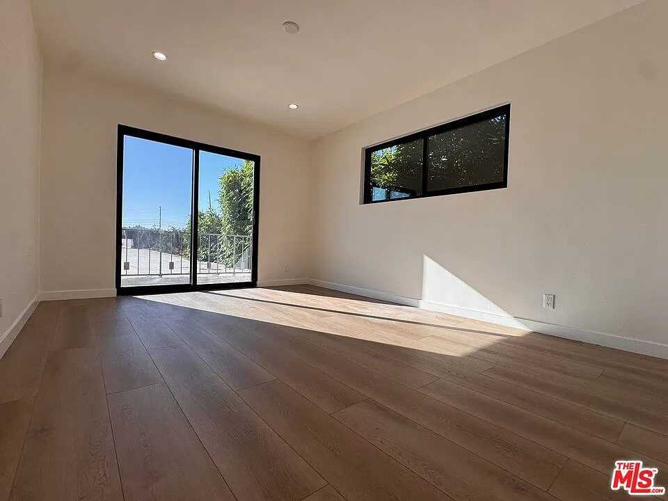 1 bed, 1.0 bath, $2,200 — Photo 2