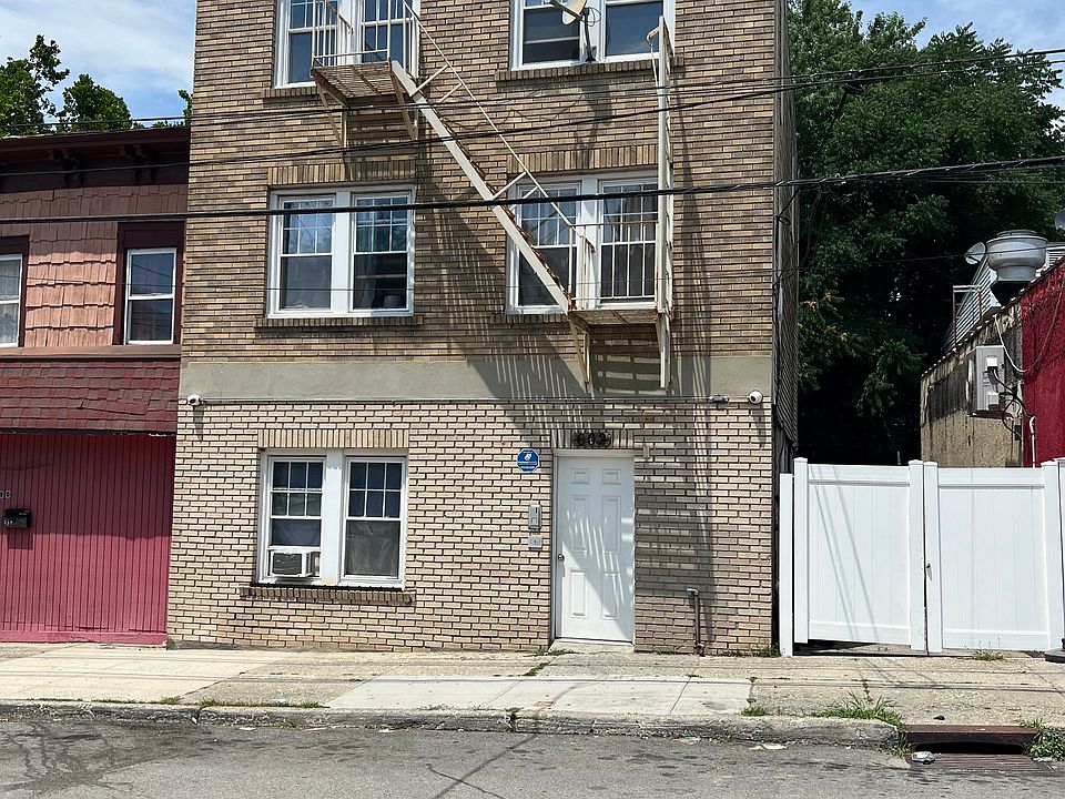 1st image of 602 South St APT 3