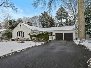 194 W Neck Rd, Huntington, NY 11743