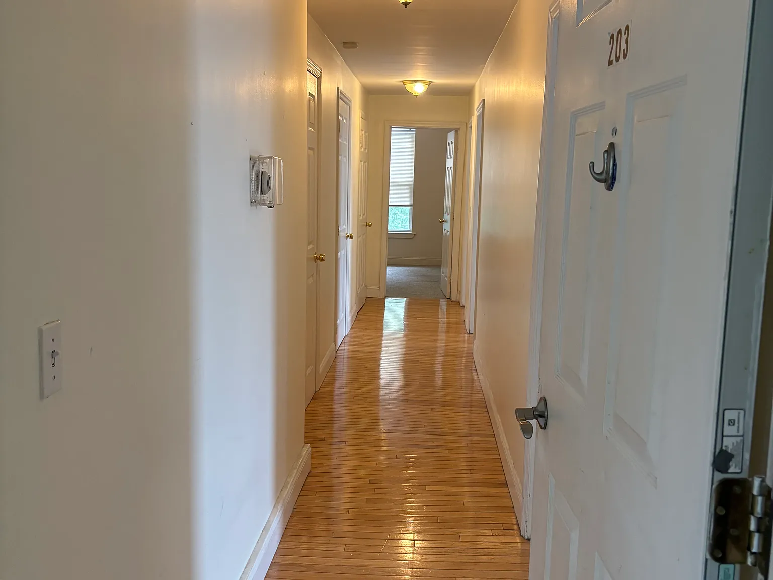 3 bed, 740 sqft, $2,595 — Photo 2