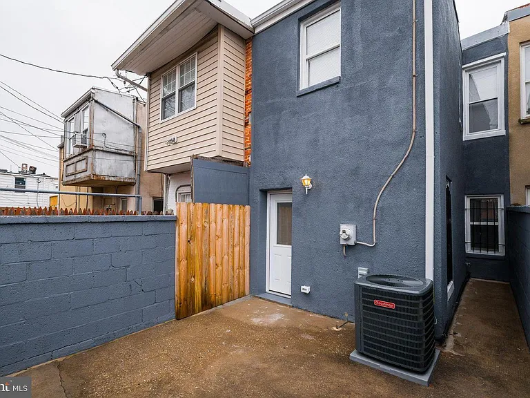 222 N Collington Ave — Photo 5