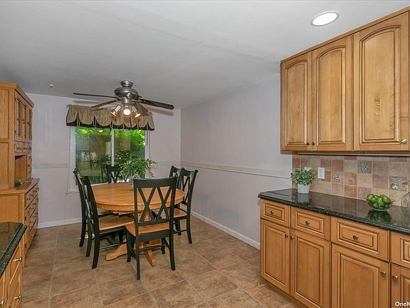 5th image of 310 Clubhouse Ct