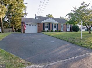 976 Woodbourne Dr, Southampton, PA 18966