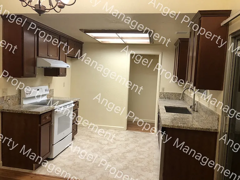 5400 Pomegranate Ave #1 — Photo 2