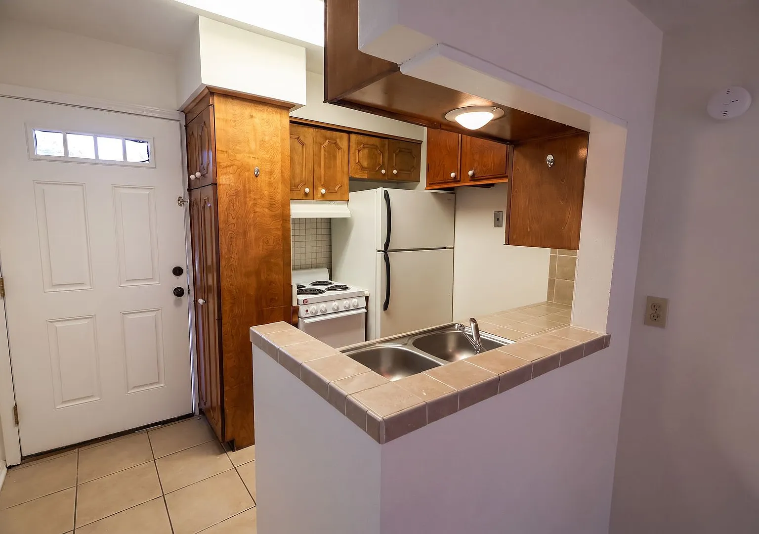 Normandy Village - All Bills Paid Studio Apartment! — Photo 2