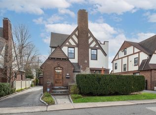 24 Bayview Ter, Manhasset, NY 11030