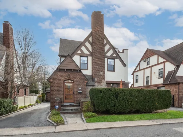 24 Bayview Terrace, Manhasset, NY 11030