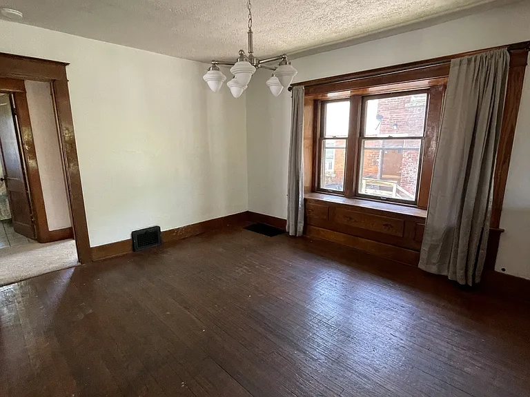 832 N Larch St #3 — Photo 3