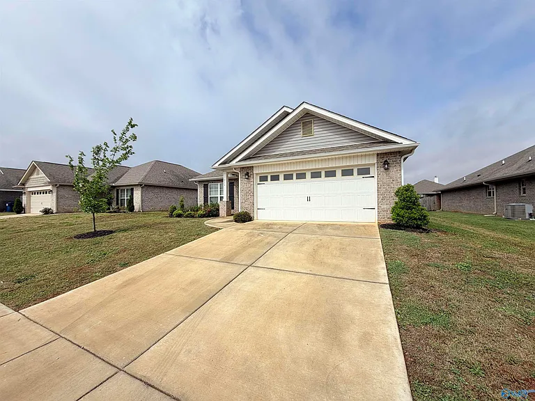 214 Alonzo Toney Dr — Photo 1
