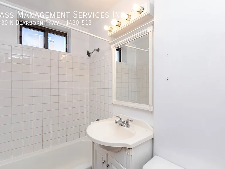 1430 N Dearborn Pkwy — Photo 36