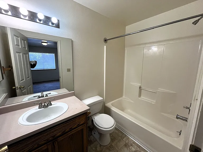 2025 Thiel Ave — Photo 15
