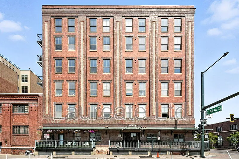 1 bed, 1.0 bath, 981 sqft, $2,495 — Photo 2