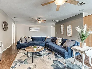 4 bed, 3183 sqft, $2,950 — Photo 2