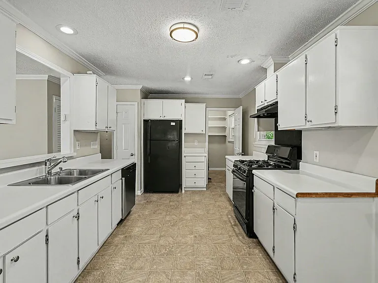 3670 Goodwin Rd — Photo 7