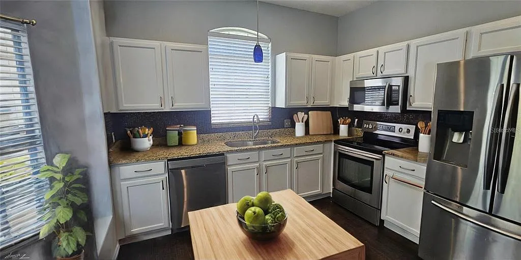 3 bed, 2.5 bath, 1336 sqft, $2,150 — Photo 3
