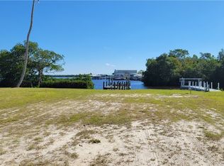 323 Shoreland Dr, Fort Myers, FL 33905