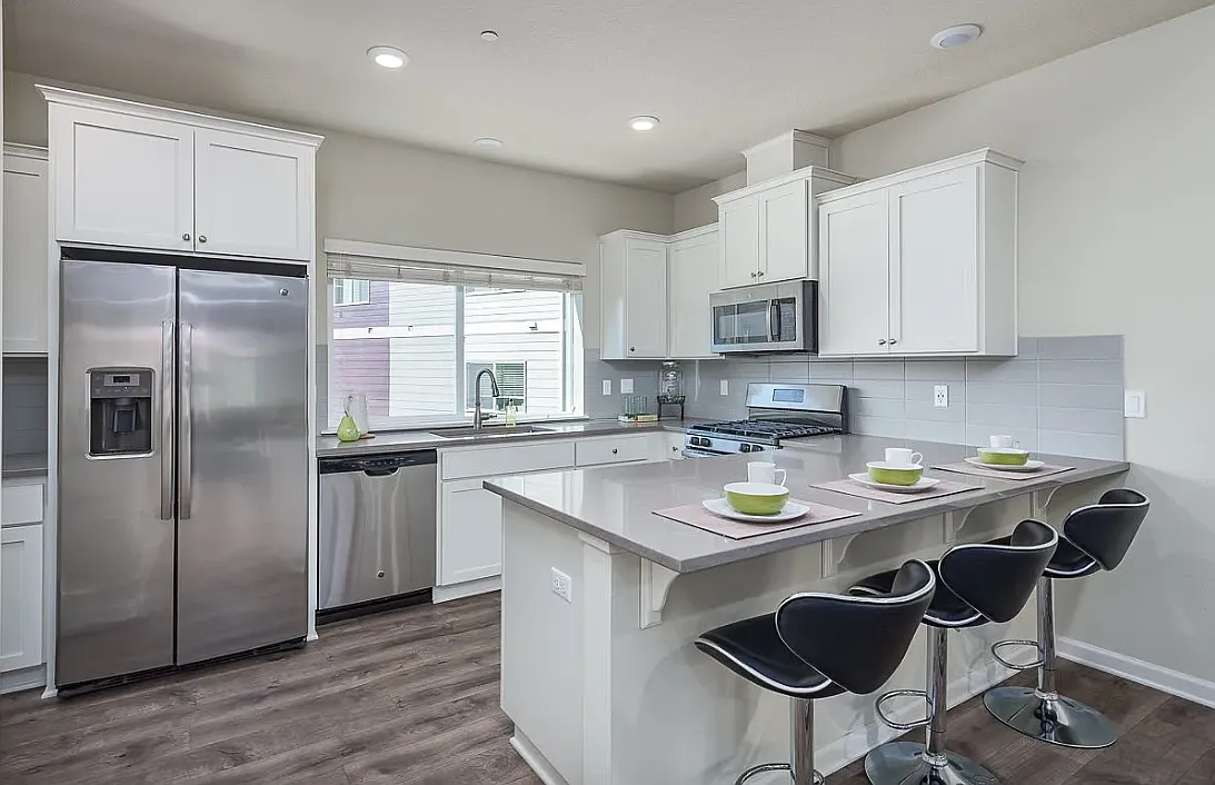 3 bed, 2.5 bath, 1572 sqft, $2,150 — Photo 3
