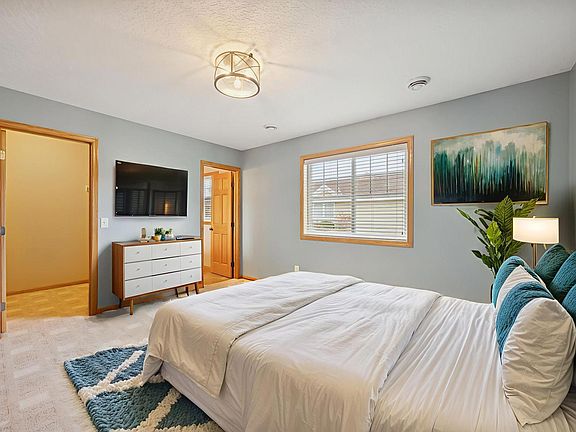 4th image of 458 2nd St S