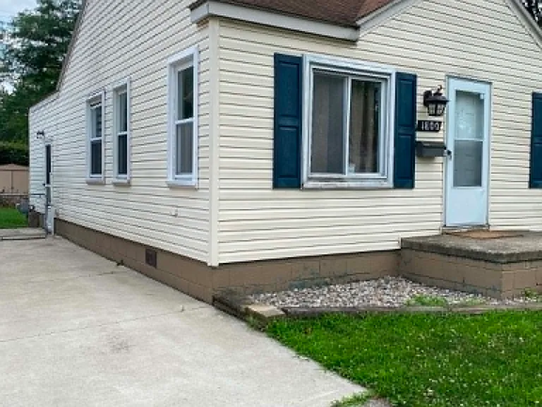 1800 Browning St — Photo 2