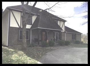 908 Rustic Dr, Macon, MO 63552