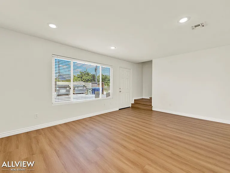 980 E Mission Ave — Photo 6