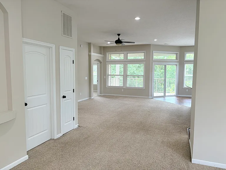 3260 Fontaine Ct — Photo 3