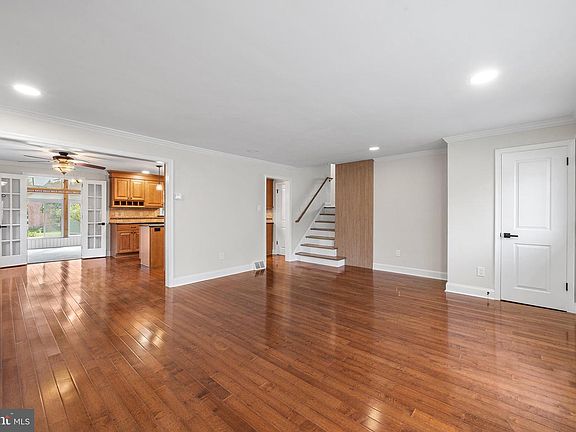 3rd image of 118 Gleaves Rd