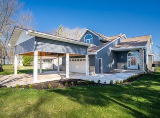 8126 Mildred Ln, Winneconne, WI 54986