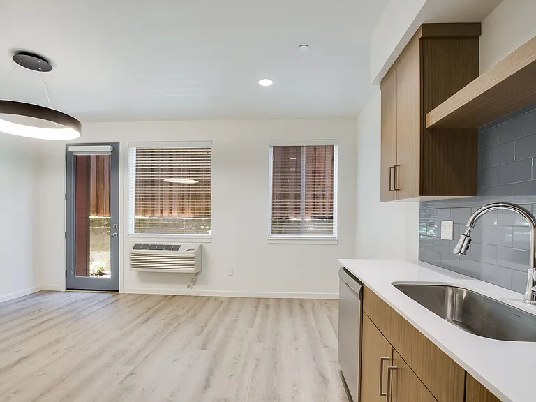Ellie Jean Apartments — Photo 19