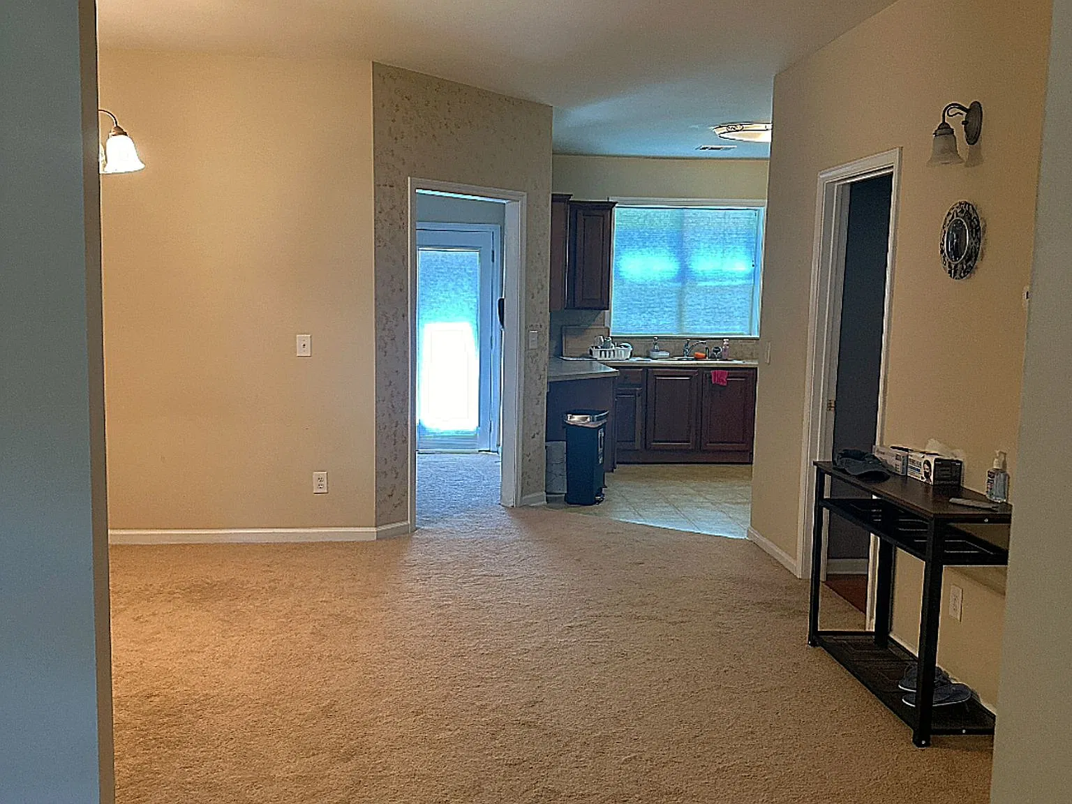 3 bed, 2090 sqft, $2,400 — Photo 3