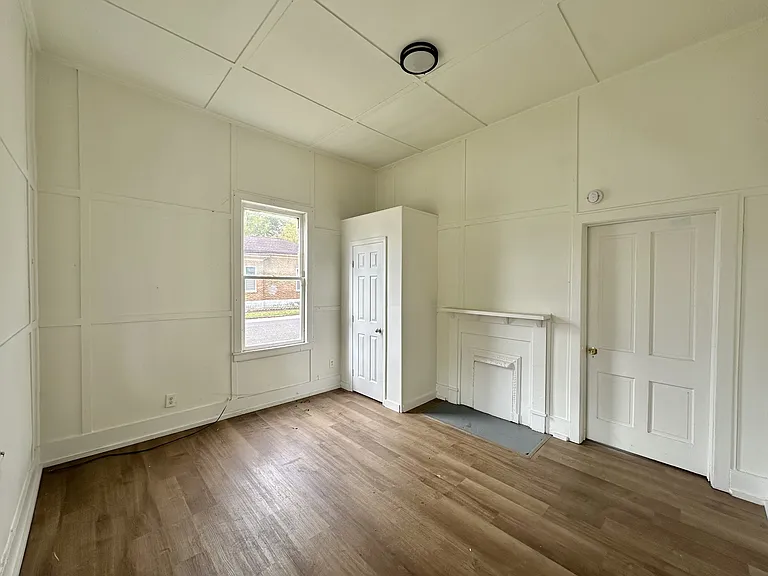 1520 Avenue G — Photo 2