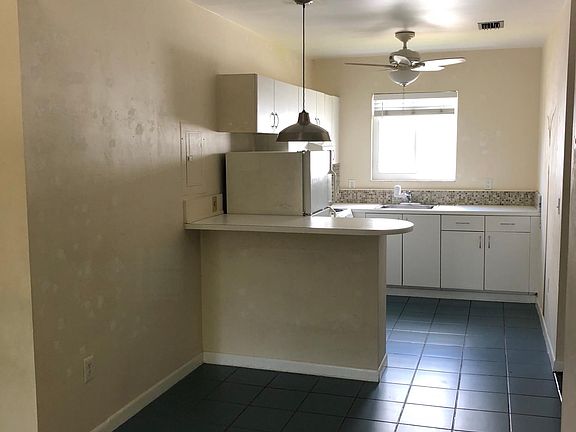2nd image of 831 10th St APT 10