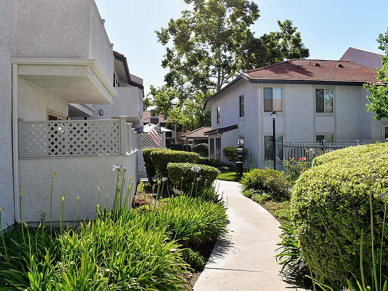 Americana Simi Valley — Photo 8