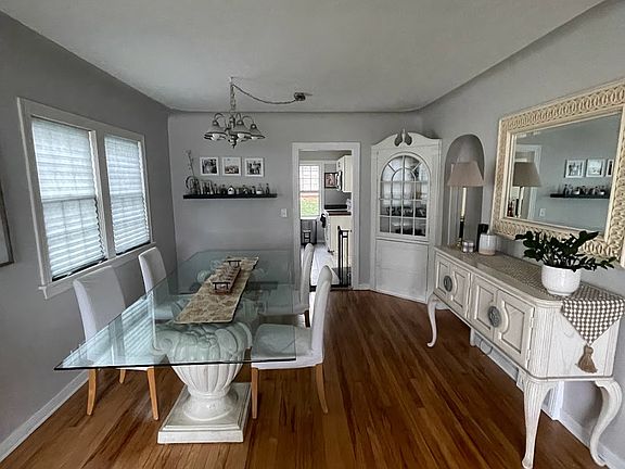 5th image of 610 Riley St