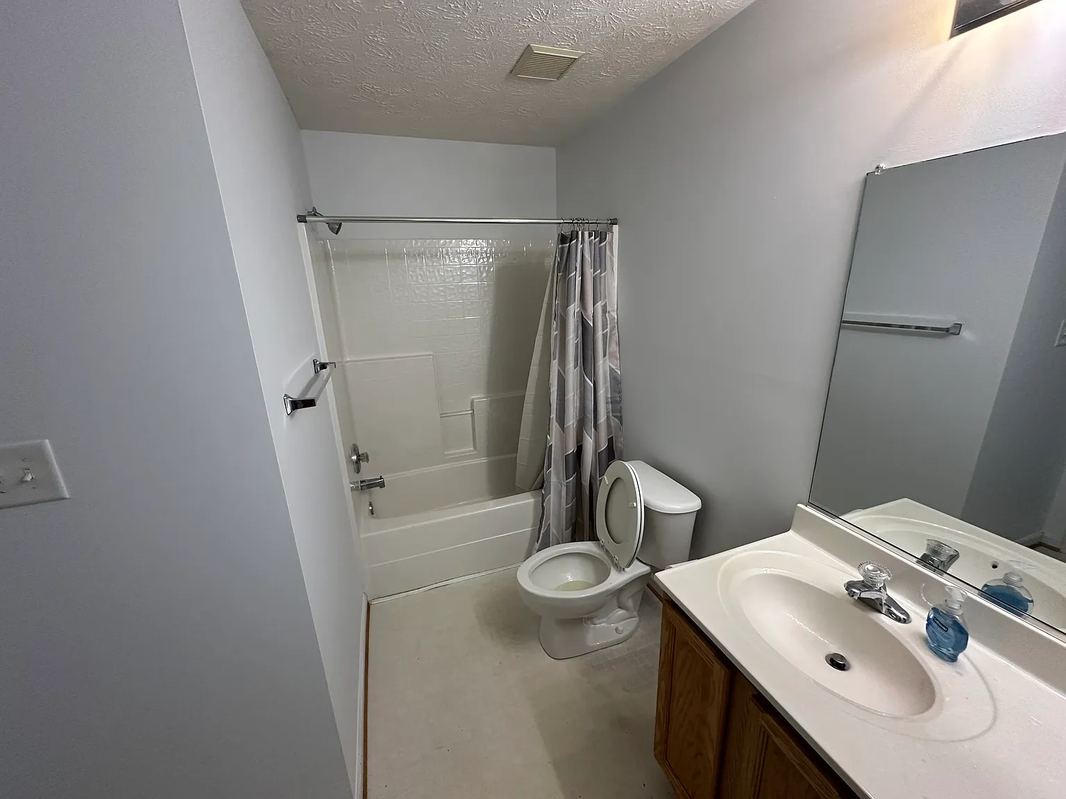 2 bed, 1650 sqft, $2,300 — Photo 3