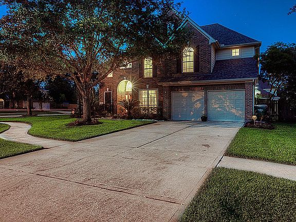 3rd image of 3618 Hawkins Cir
