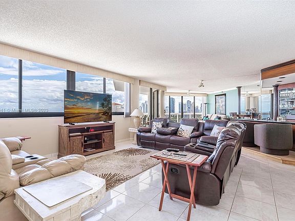 4th image of 20185 E Country Club Dr APT 1801