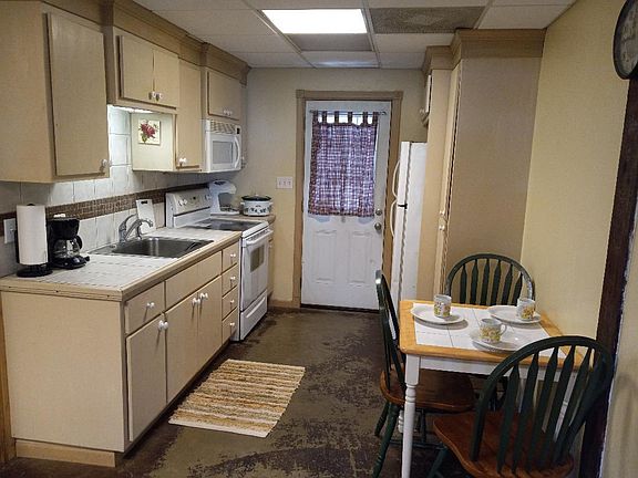 Fully stocked kitchen and dinette