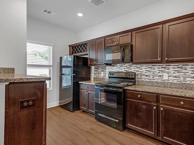 Hickory Grove — Photo 1