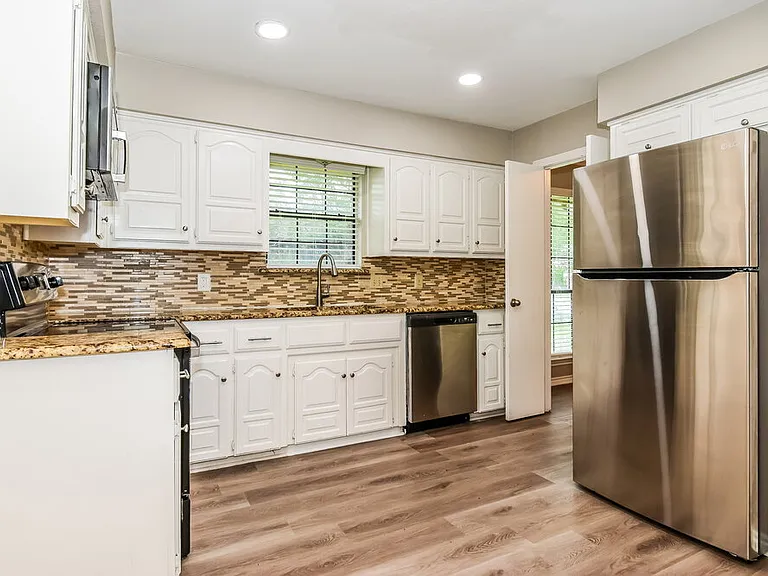 504 N Winding Oaks Dr — Photo 6
