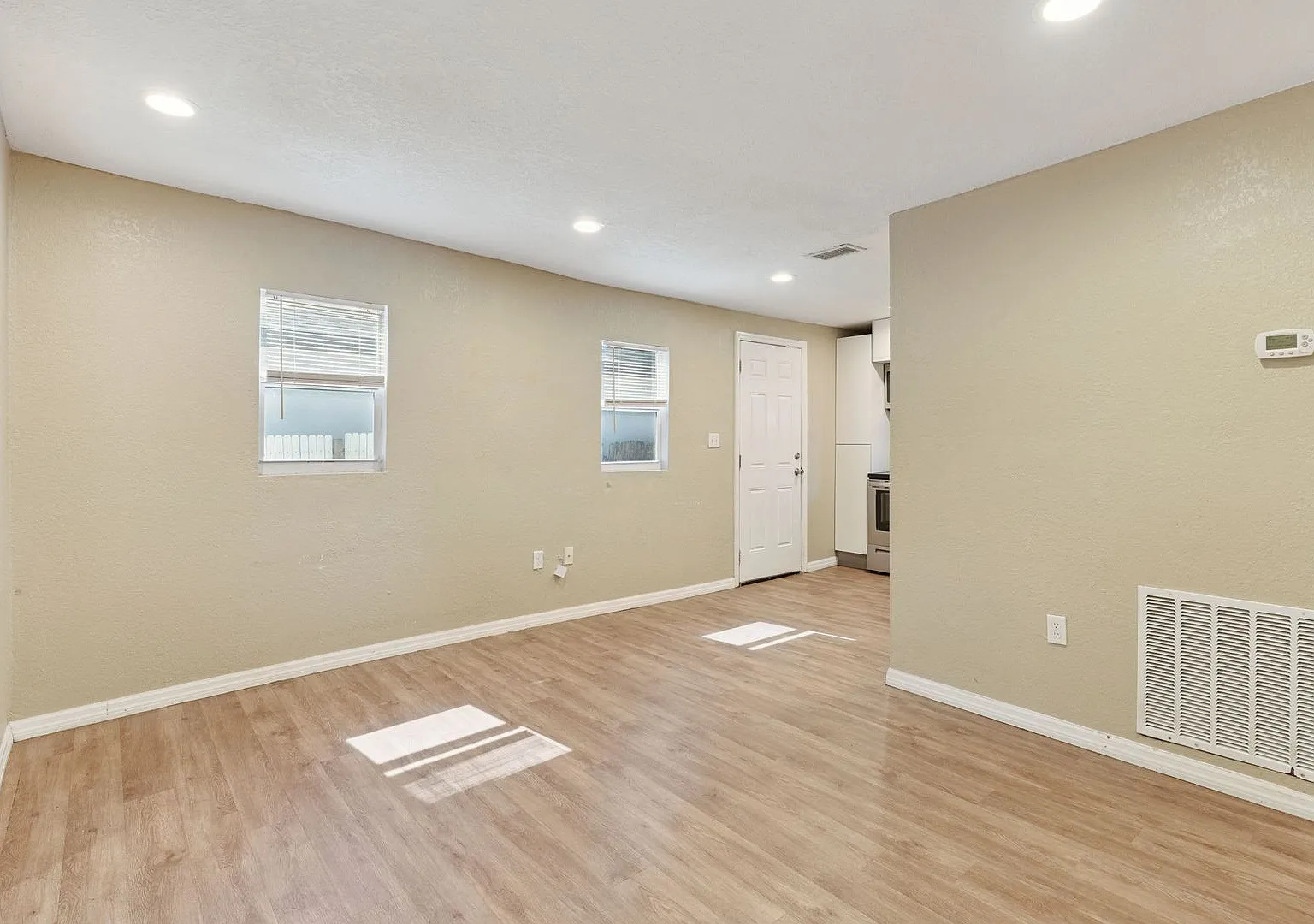 Move In Special 300 Off First Month Rent If You Move In By October 1! — Photo 3