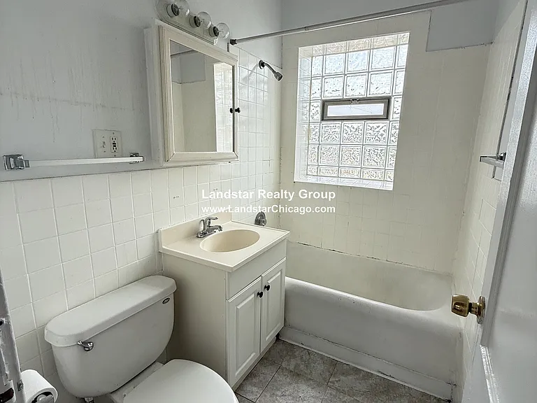 3052 W Berteau Ave #3 — Photo 8