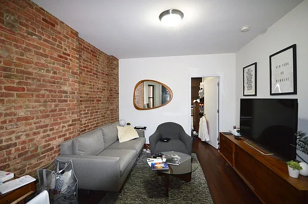 Rented by Universal Realty Group | media 15