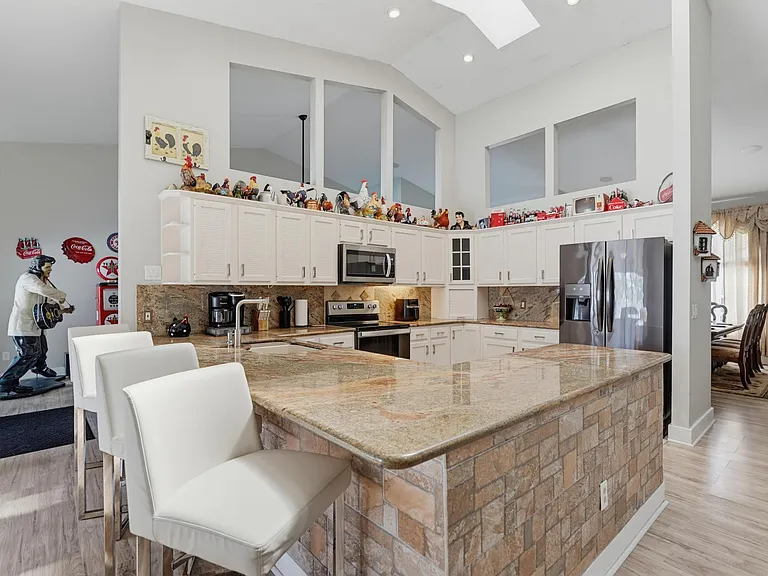 1619 Wiltshire Village Dr — Photo 27