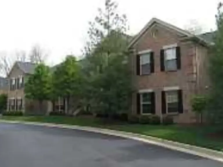 Deerfield Place Apartments — Photo 24