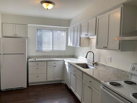 5th image of 1880 Axtell St Unit 8