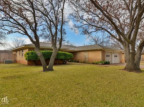 3rd image of 3225 Pheasant Dr