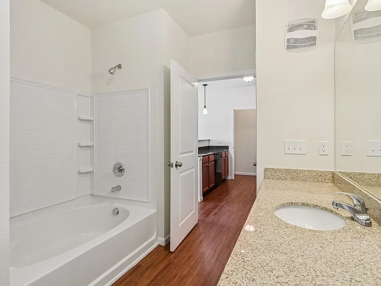 Burkart Crossing Apartments — Photo 34