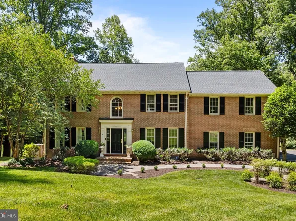 9405 Lagovista Ct, Great Falls, VA 22066